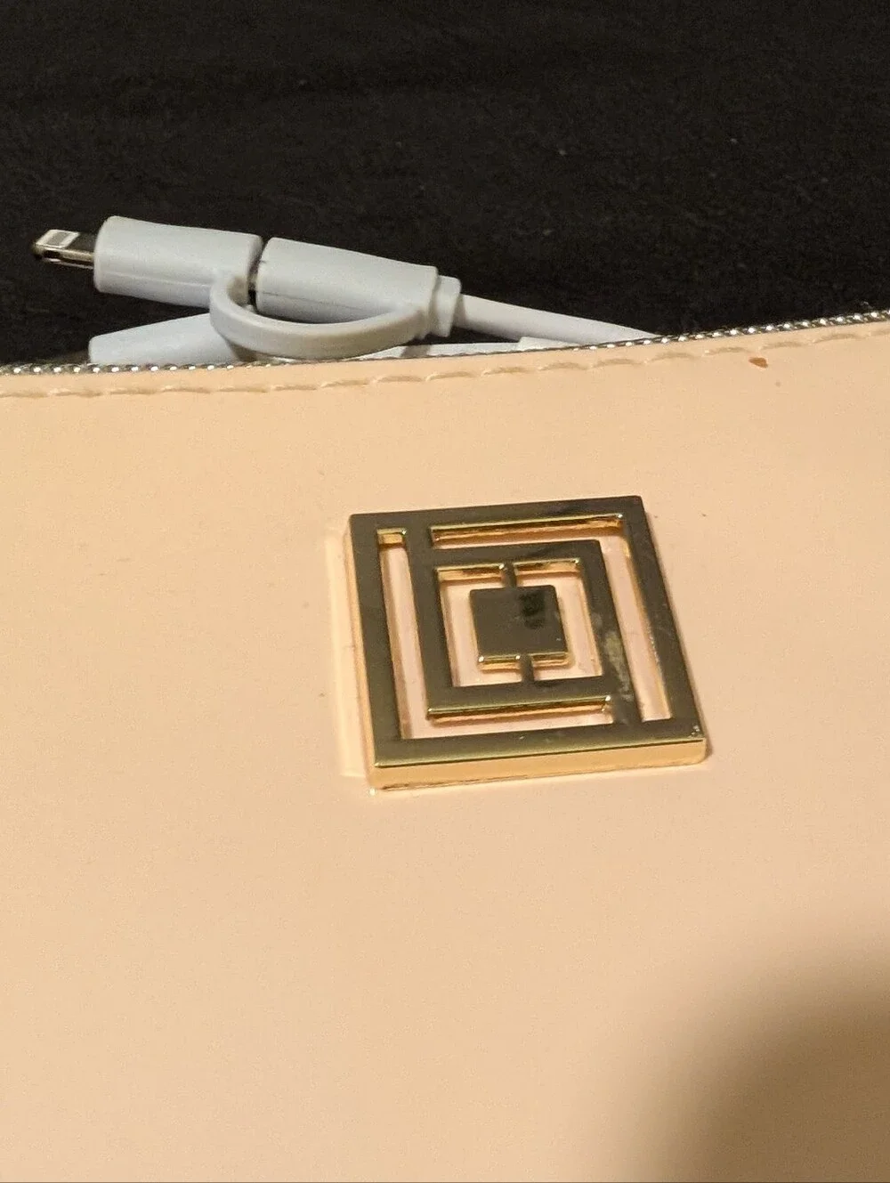 Liz Claiborne Phone Charging Wallet iPhone android Wristlet NWT Removable Power